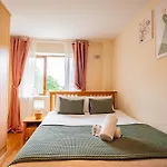 Atalia View Penthouse With Balcony غالواي
