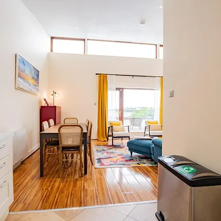 Atalia View Penthouse With Balcony גלוואיי